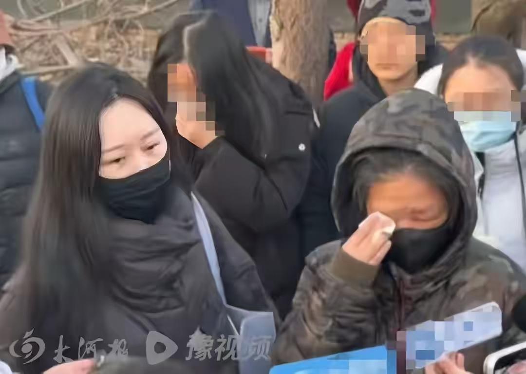 恶人先告状！决不允许狗出现在小区，小区是人居住和散步的地方，溜狗侵犯了居民安全，