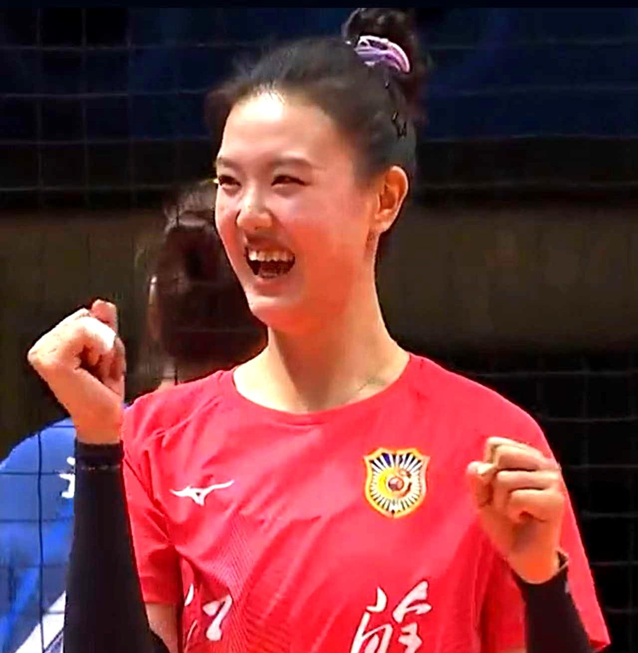 河南女排3:1赢江苏队！这战术真能打，藏都藏不住！江苏队老毛病开局慢