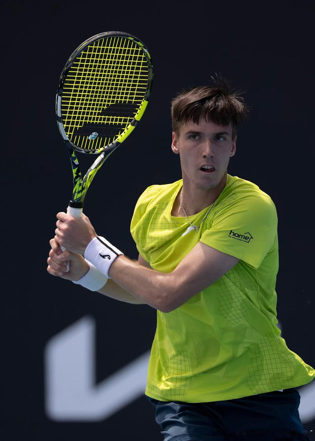 ATP1000罗马大师赛男单首轮，手握PA球手马洛桑直落两盘，以6-3、76(4