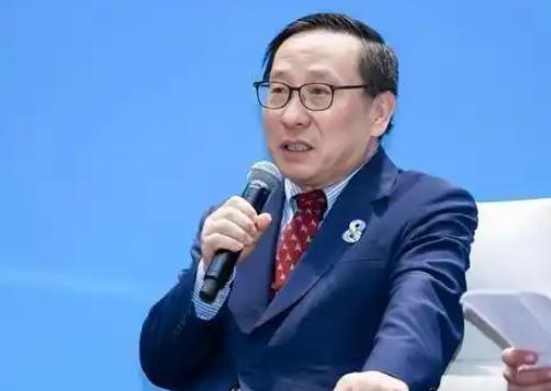 最近高志凯抛出了一个观点，引起了很大争议。他建议把“国家移民管理局”的名字改回去