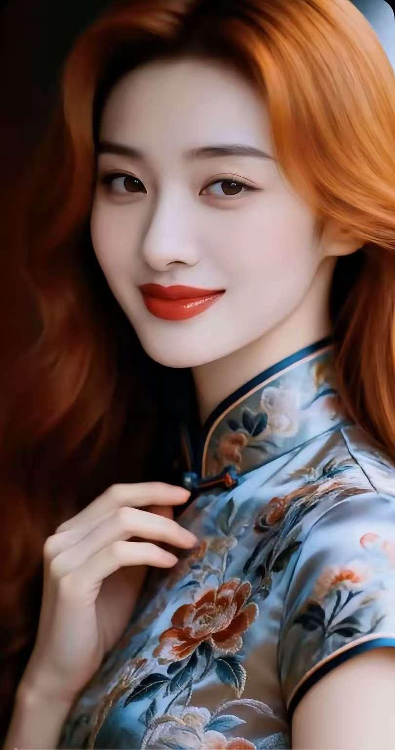 水仙子·绯丝映旗袍绯发流影拂香腮，青花绣袂衬玉钗。丹唇初绽春情睐。眼波含