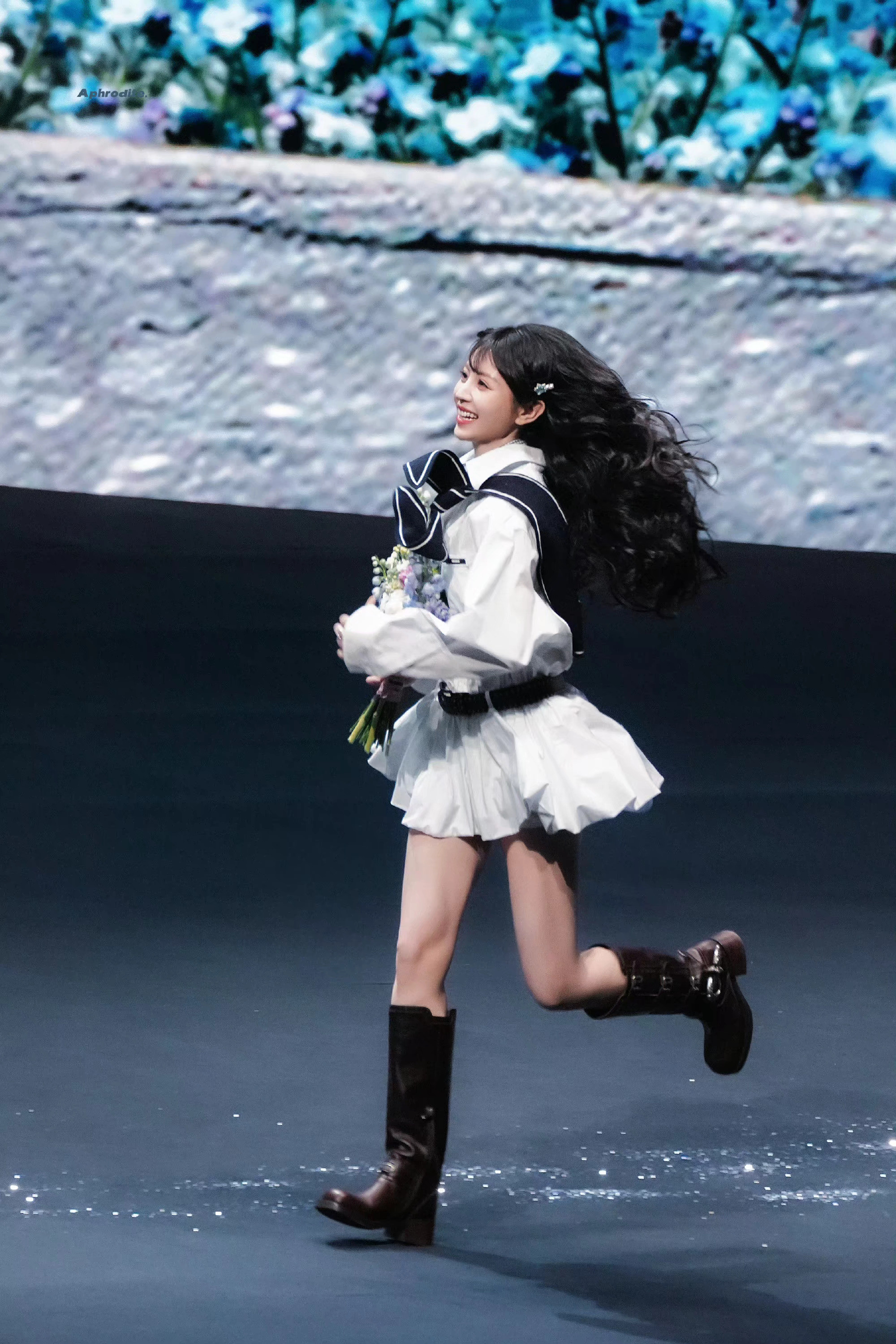 田曦薇冲出屏幕的元气