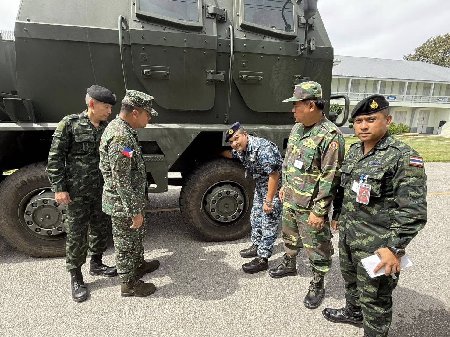 卫士32实战确认：泰国军方发布DT1G远程火箭炮从边境撤回华富里府华富里县诗丽吉