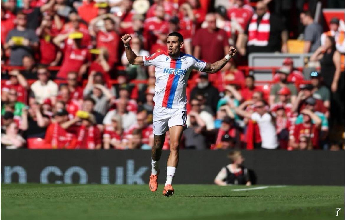 泰晤士报记者乔伊斯透露水晶宫主帅与第四官员蒂尔尼，斯洛特以及范迪克讨论了利物浦对