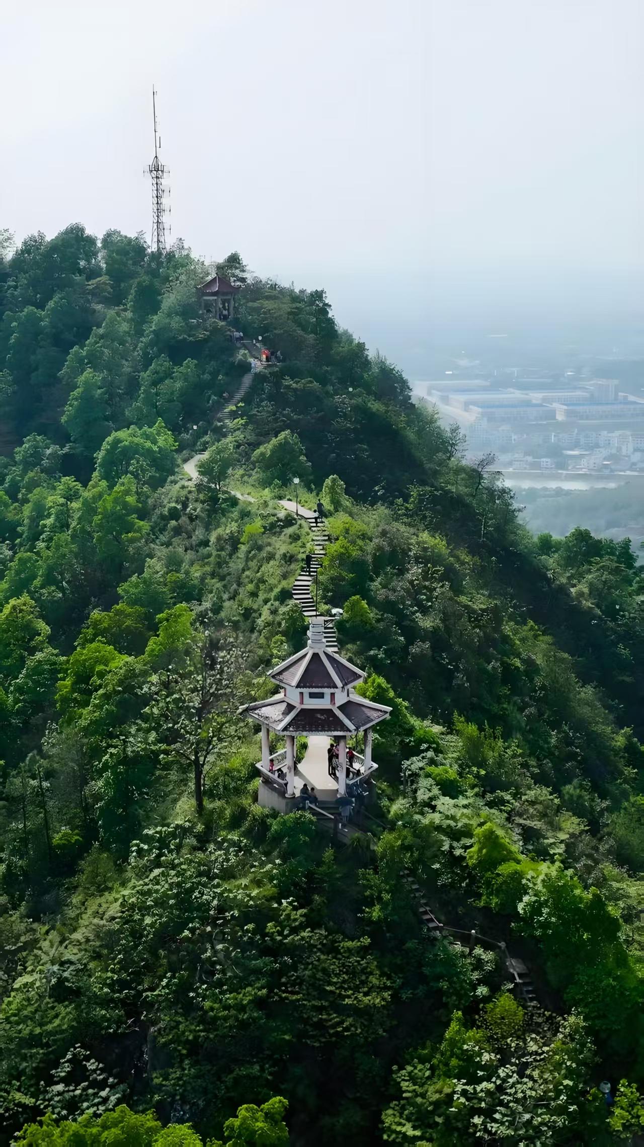 赣州因为面积大，风景名胜其实也有很多很多，不过话又要说回来，很出名的应该没有几个
