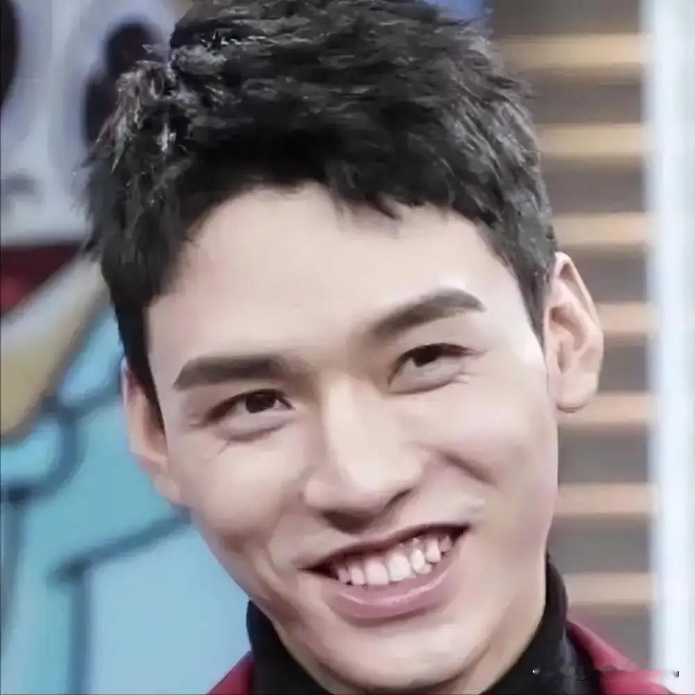 龚俊要是不说话不笑，那就是少有的美男子，可一笑颜值立马从90分掉到40分，瞬间成