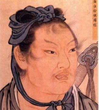 公元前196年，韩信被吕后杀于长乐宫，灭三族。刘邦回来以后显得很高兴，但又悲天悯