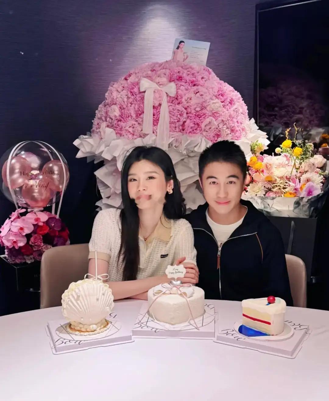 奚梦瑶何猷君婚礼伴手礼甜炸！梦幻粉色礼盒细节太用心了，奚梦瑶与何猷君夫妇正式官宣