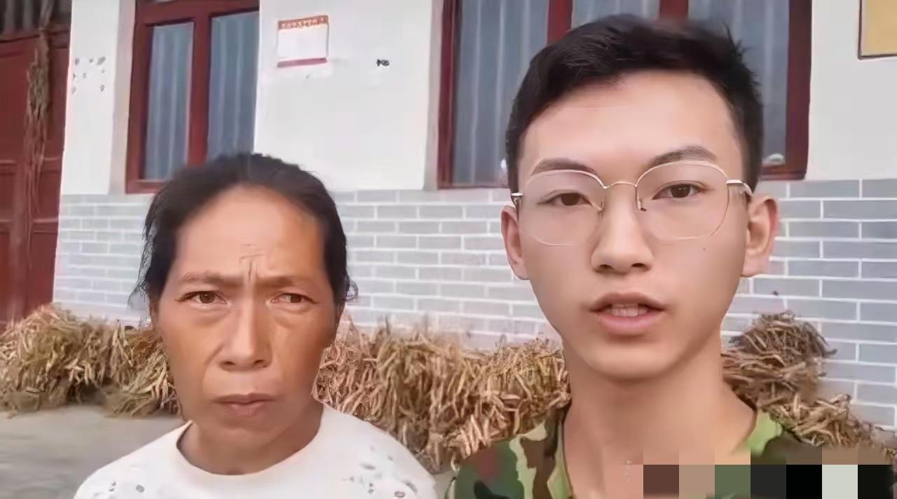 在贵州遵义的一个小山村，一位普通的老奶奶，用自己瘦弱的肩膀，独自抚养孙子长大，一