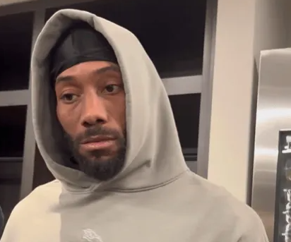 NBA杯小组赛，湖人主场以135-118战胜快船。赛后，科怀-伦纳德接受了采访。