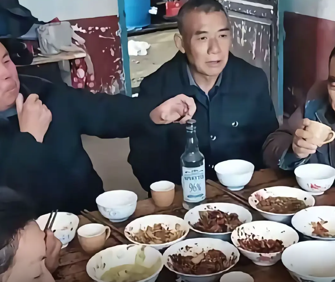 老丈人说喜欢高度酒，这次特地买了一瓶不知道合不合他胃口