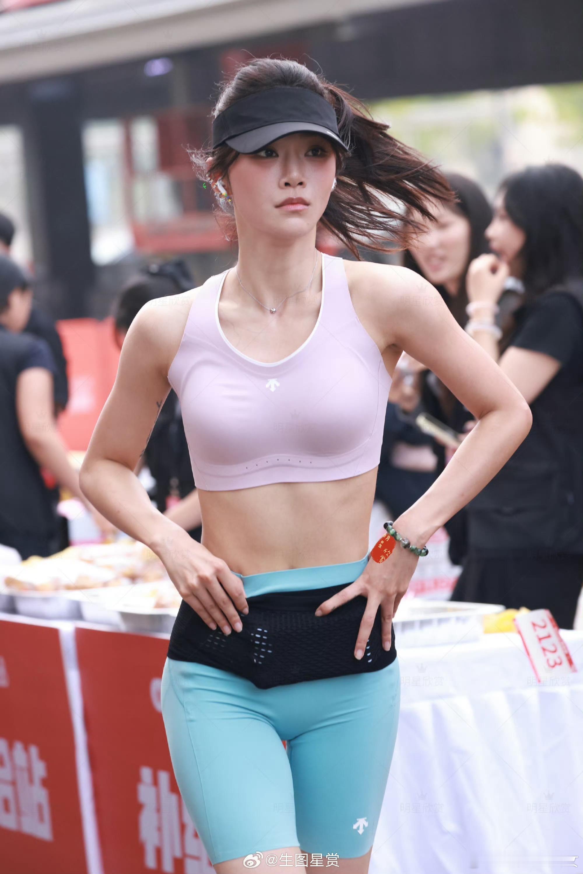 曾可妮远动瑜伽身材