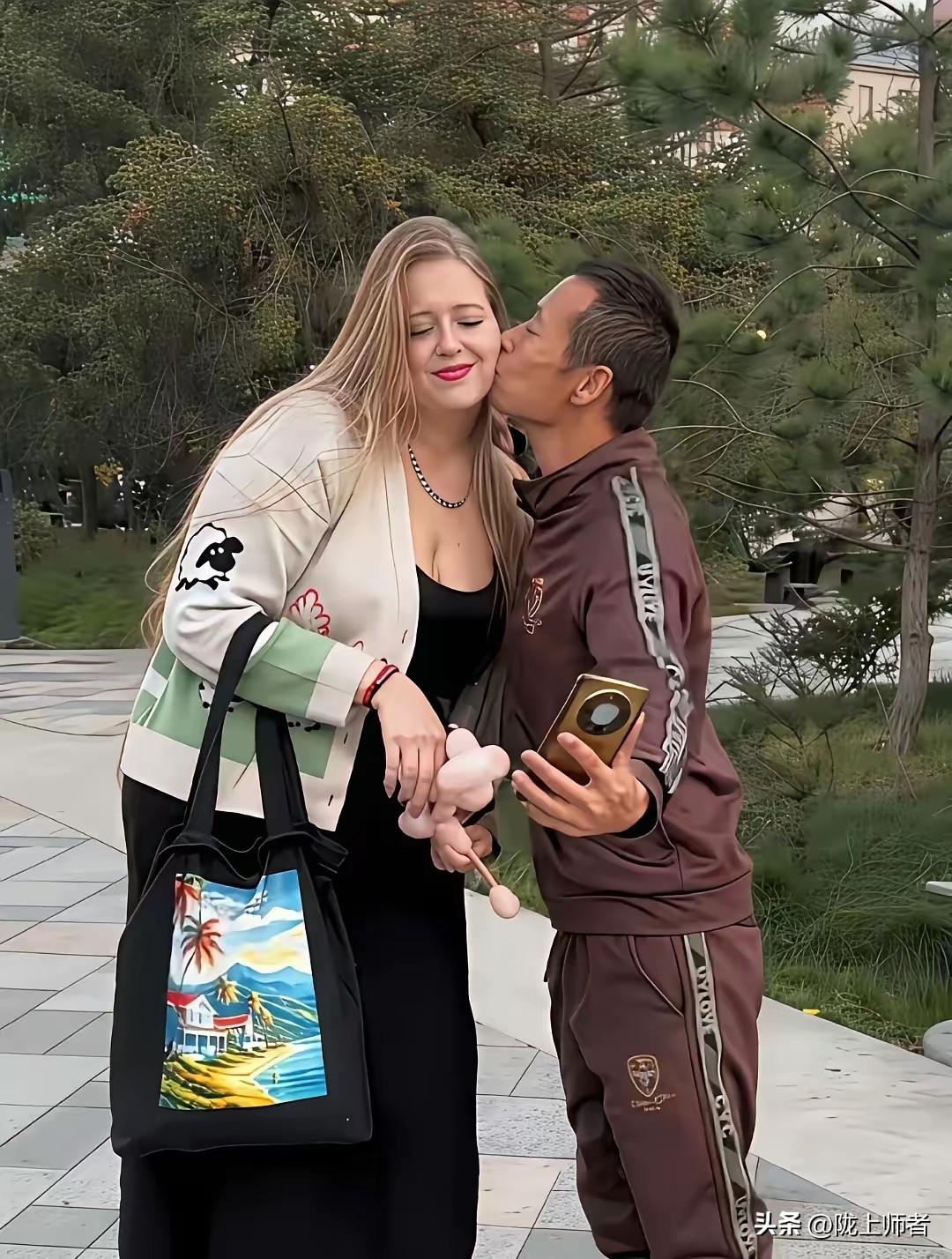 这不科学呀！中国43岁老男孩成功追到俄罗斯200斤大美女。大哥是个人才，使中国千