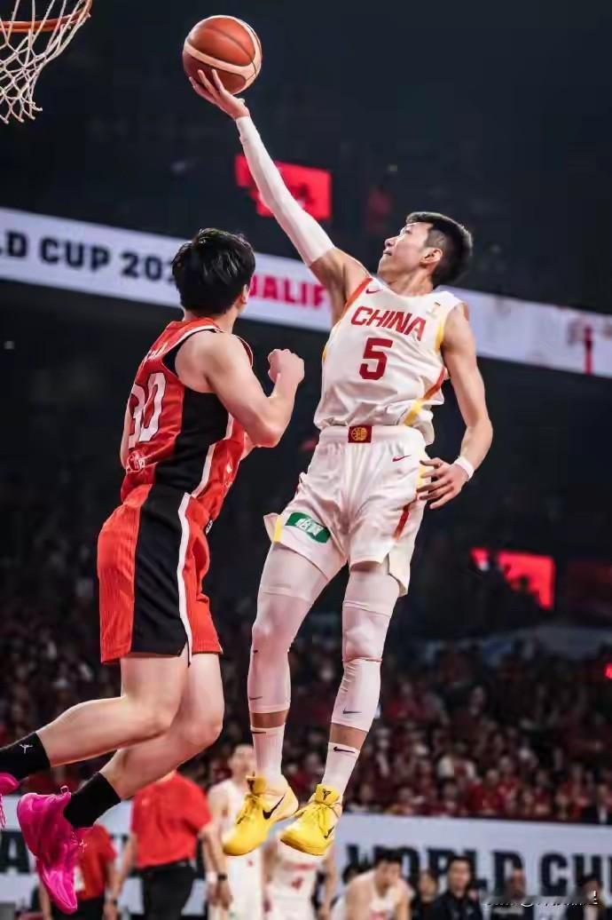 中日韩媒体评中国男篮客场逆转战胜日本队！1.国内媒体 《央视体育》：缺兵少将