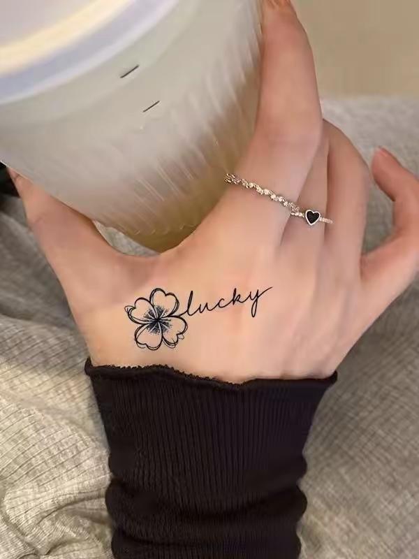 昨天同事去相亲了，男生工作稳定在国企上班、家境也不错，我同事长得漂亮，皮肤白净，