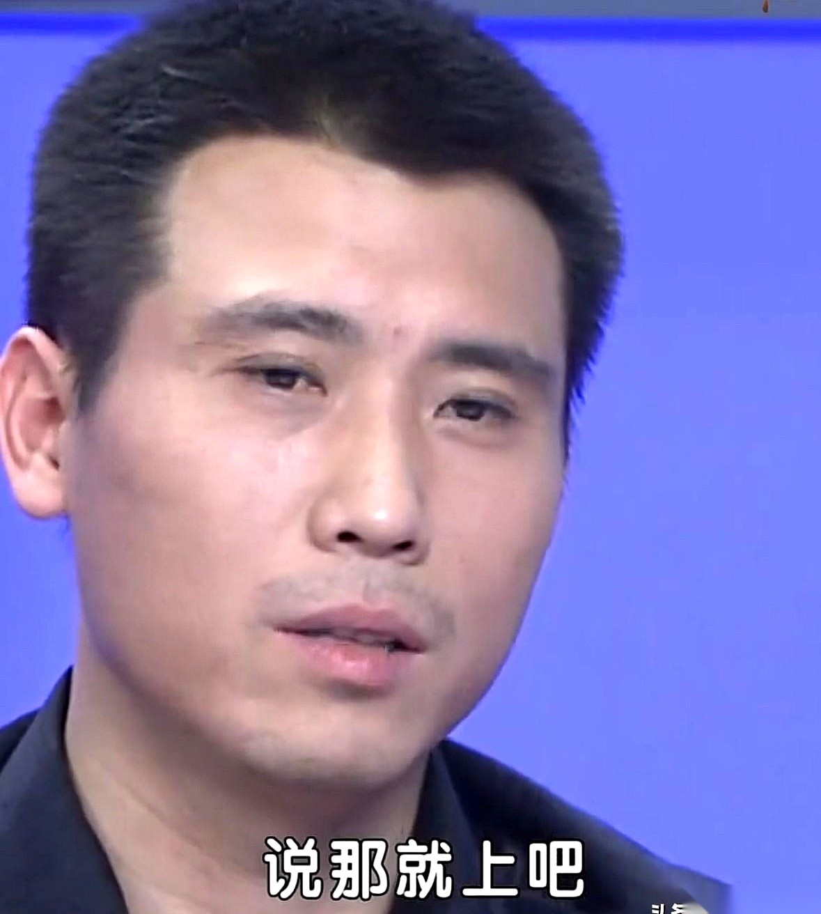 演员李乃文当年考中戏，差点因为一张缴费单被现实上了一课。公费生一学年交700块，轮到他，老师问了一句