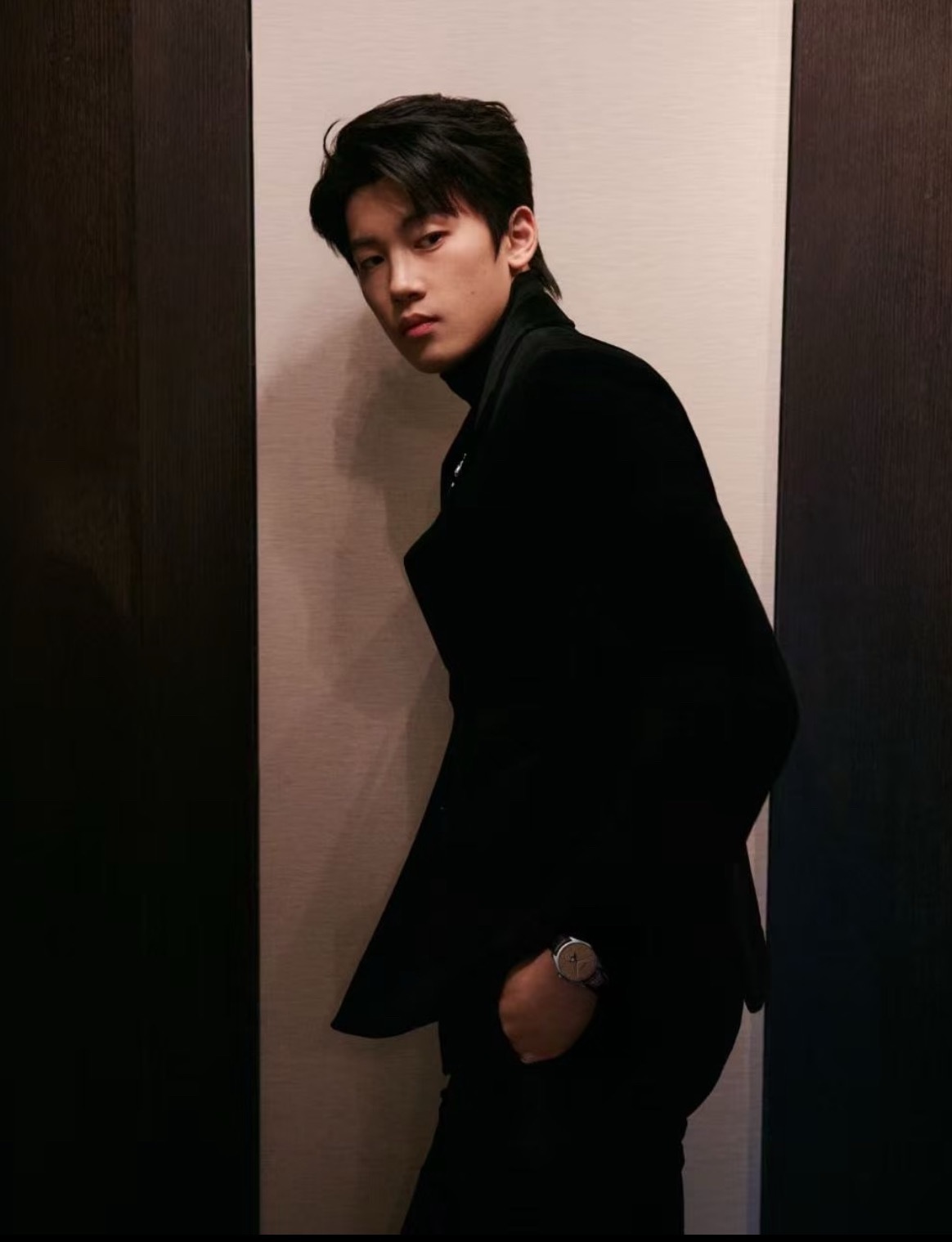 我跪下了………汪顺