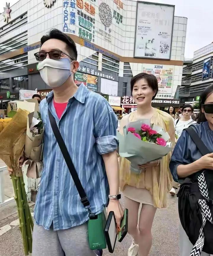 吴越53岁状态这么好，让人真心羡慕。心态好，精神状态好，那就整个人都好！