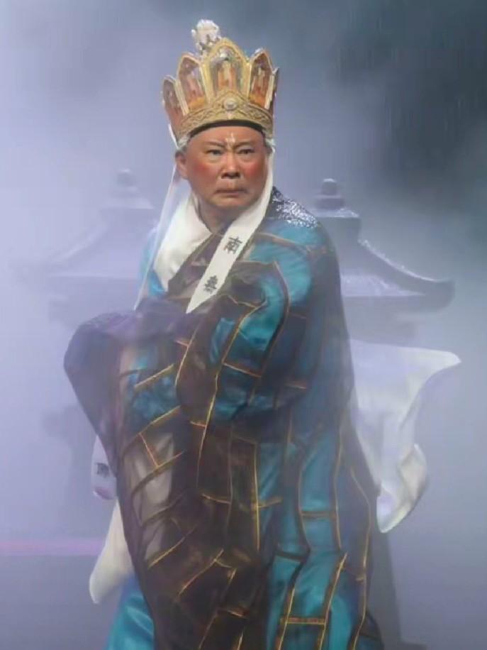 郭德纲最新回应杨议来了！昨天郭德纲发文炫耀:上海我的相声售罄了，我的京剧也售罄了