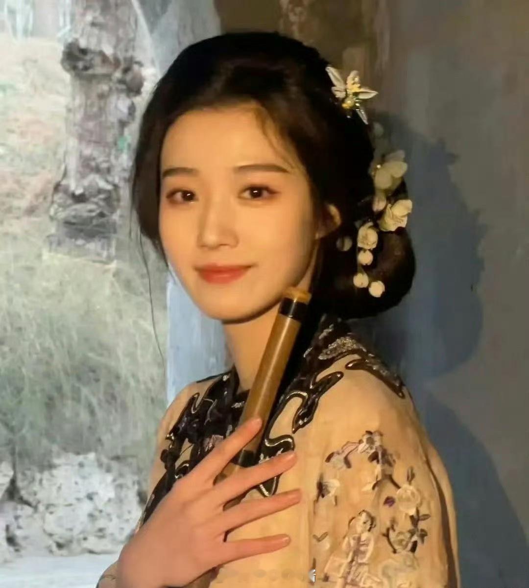 她怎么这么爱模仿卢昱晓​​​
