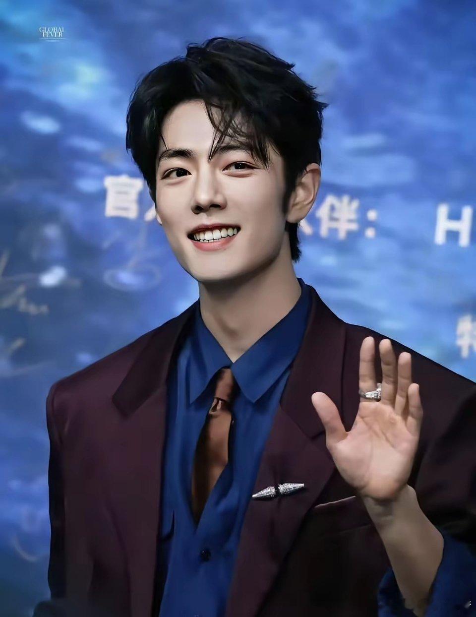 天啊！肖战的手所有人都只注意了他的脸，他的服饰，谁注意到他的手了？难怪他可以做到