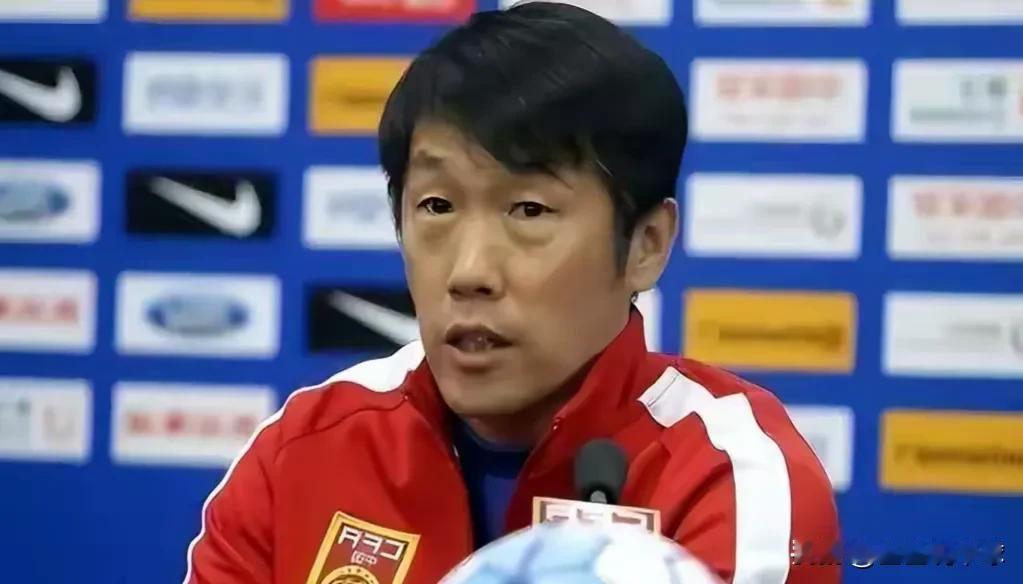 大胆预测！国足接下来的主教练百分之八十是以下三人中选择：1.高洪波应该算的
