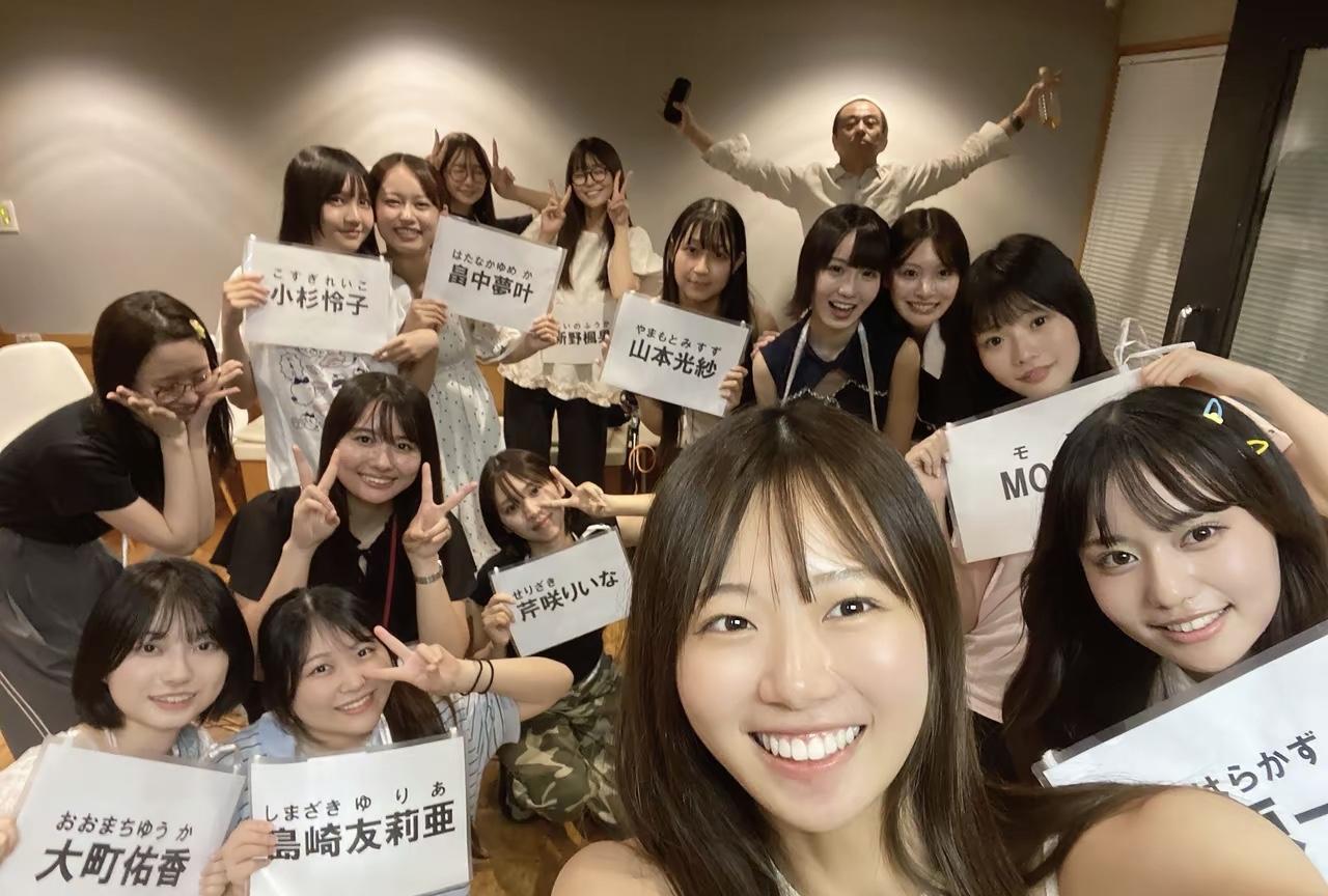 新学期的老师真不错[赞]一个也不认识