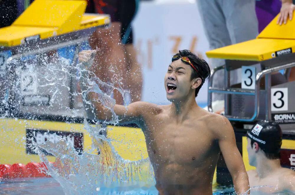【张展硕大赛奖牌一览】亚洲纪录🥇🥈🥉2026亚运：4×200自接力🥇、