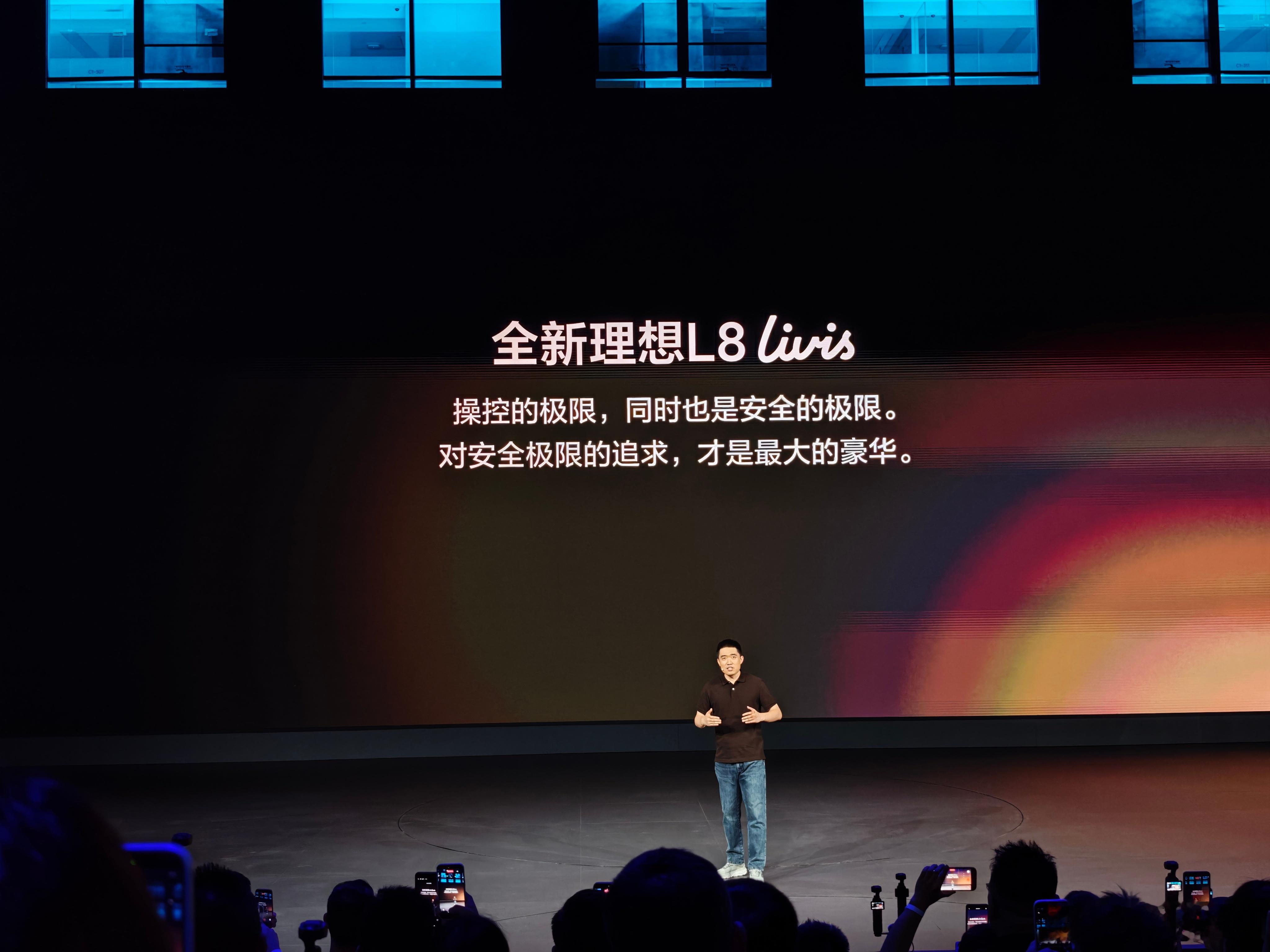 理想L8Livis这波是真把底盘智能化卷到越级了。说真的，目前全球带800V