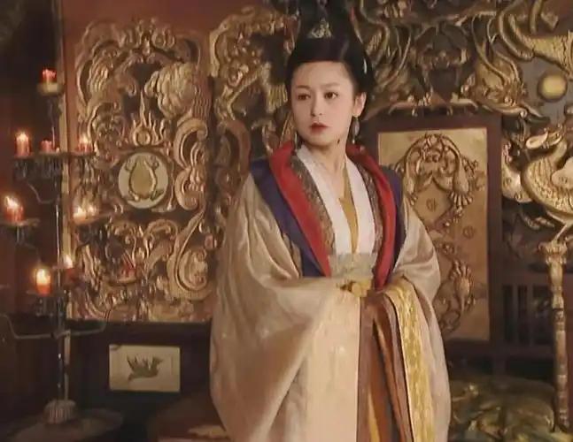 当年，在河北上班的时候，月薪3500，加700的学历补贴，然后加一点部门奖金，月