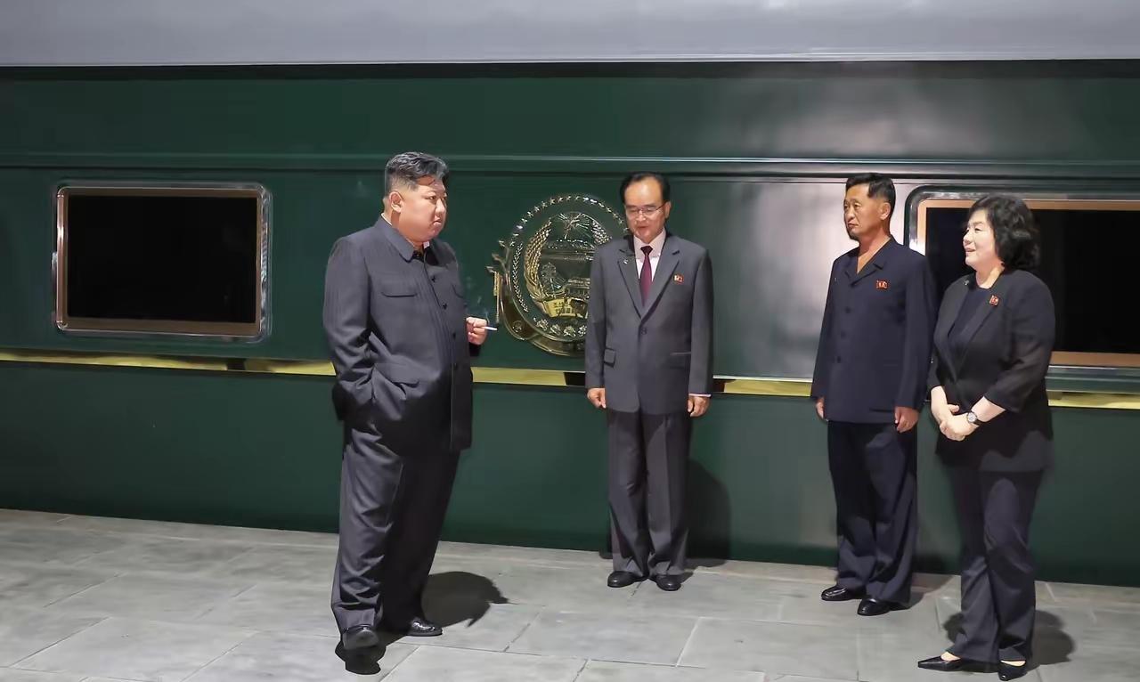 这次行程要坐20多个小时的火车，中途靠站休息的时候，这必须得来一口口粮啊，要不坐