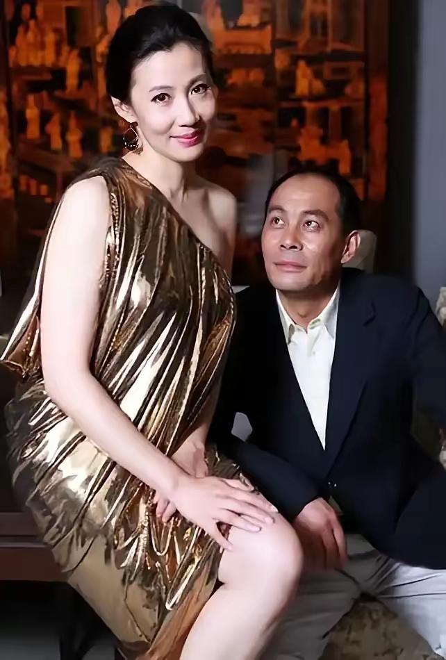 张光北比李幼斌强，找的老婆比他老婆好看多了！重点是，人家张光北不是上赶着的，不像