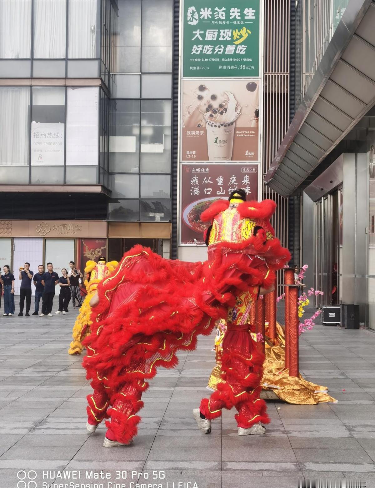 搬个办公室，背后全是算盘声。北京甲级写字楼这季度净吸了22万㎡，六成多是企业主