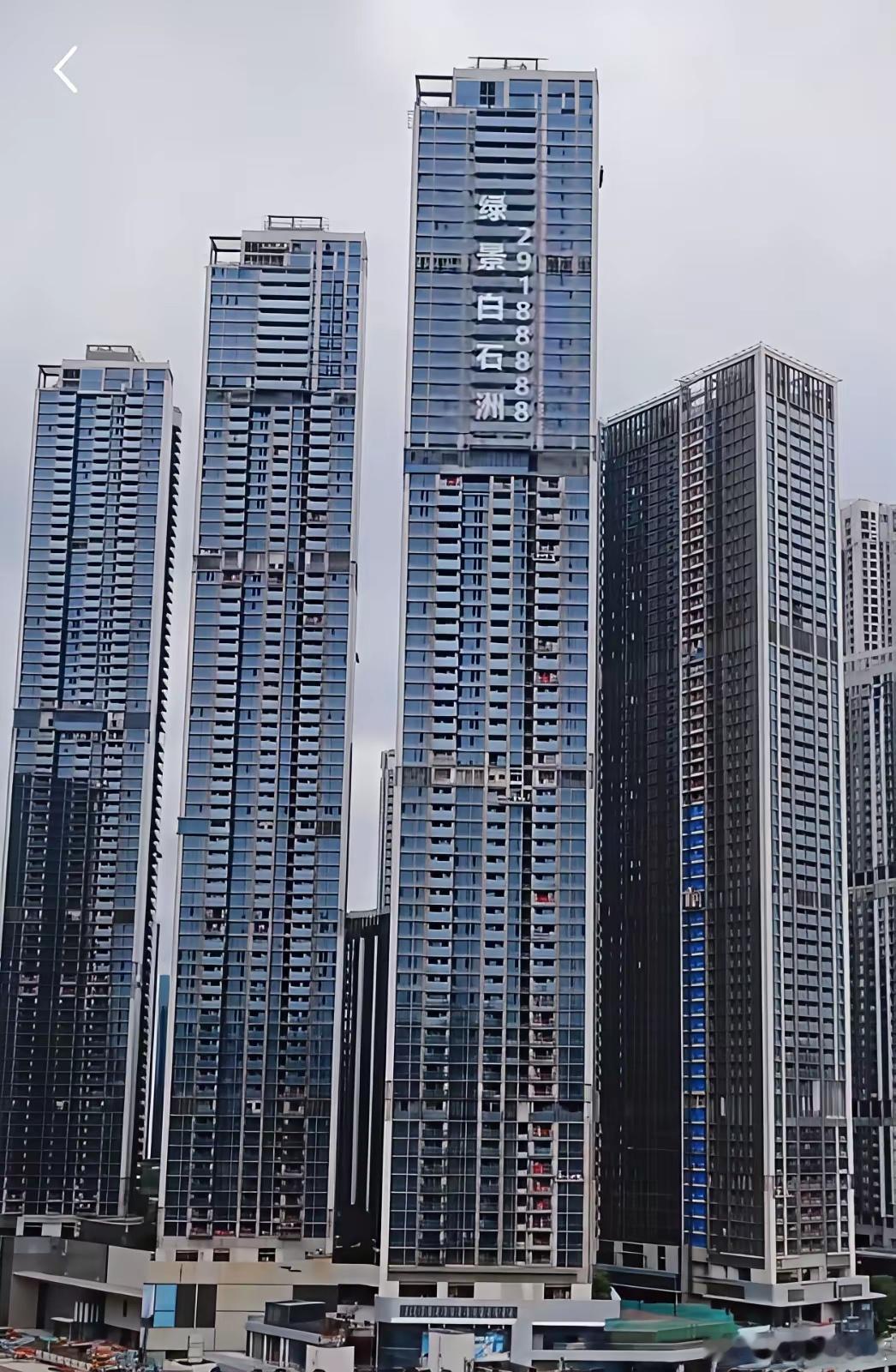 深圳南山区高达74层的住宅楼，开发商也是很拼了，居民楼这高度在全国能排上号吧？