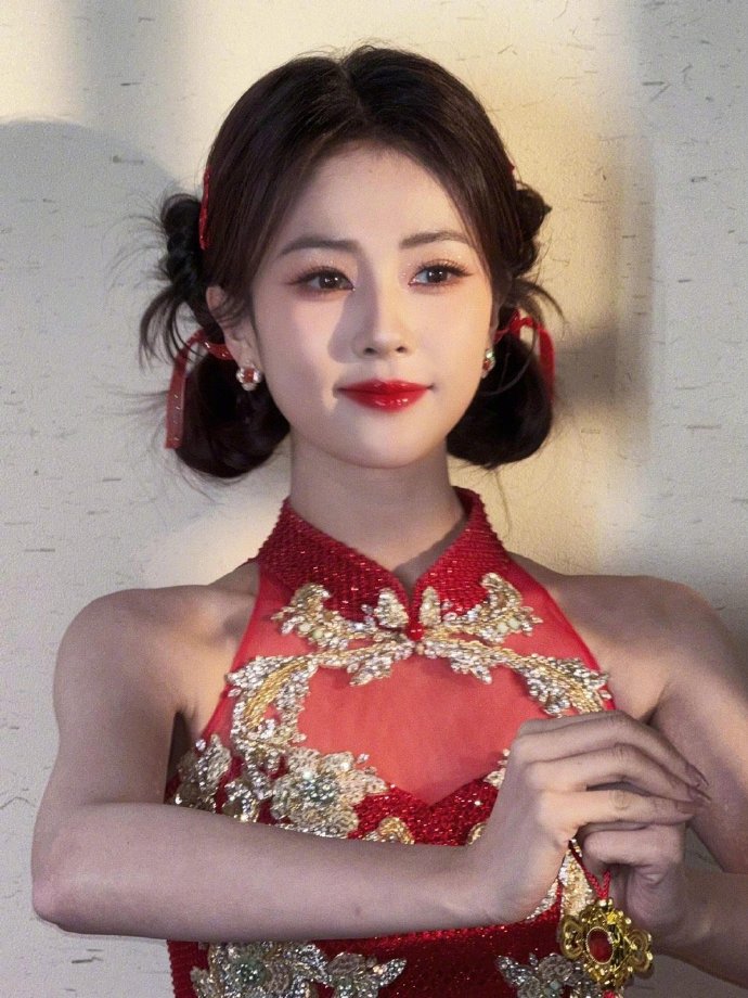 白鹿春晚舞台闪闪鎏金妆​​​