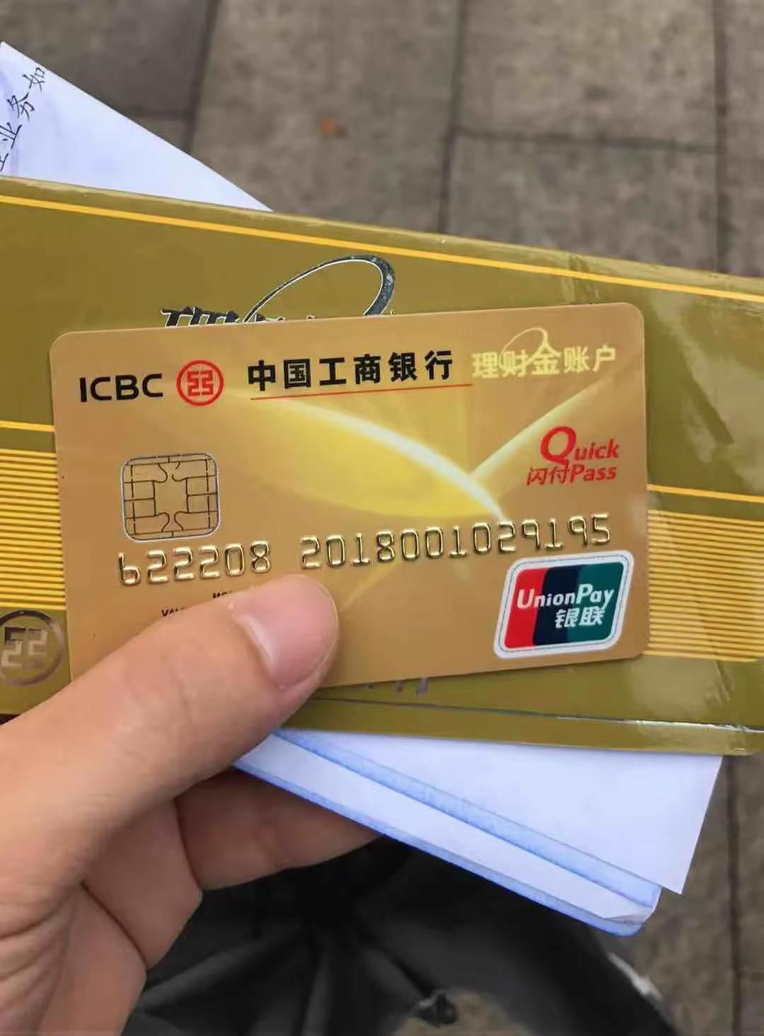 湖北十堰，男子打算给患癌妻子买药，结果，发现银行卡上的8.2万元，只剩下3904