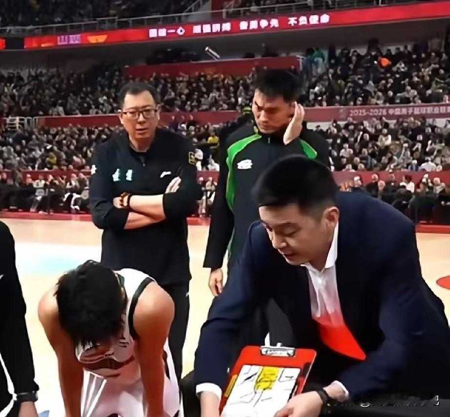 股权转让？难怪球队战绩差，杨鸣会辞职！今天有辽宁男篮的大瓜爆料，有人爆料，辽宁