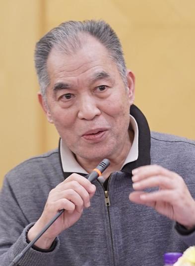 著名作家梁晓声的小姨20多岁时，未婚怀孕，誓死不说孩子的父亲是谁，最后被开除