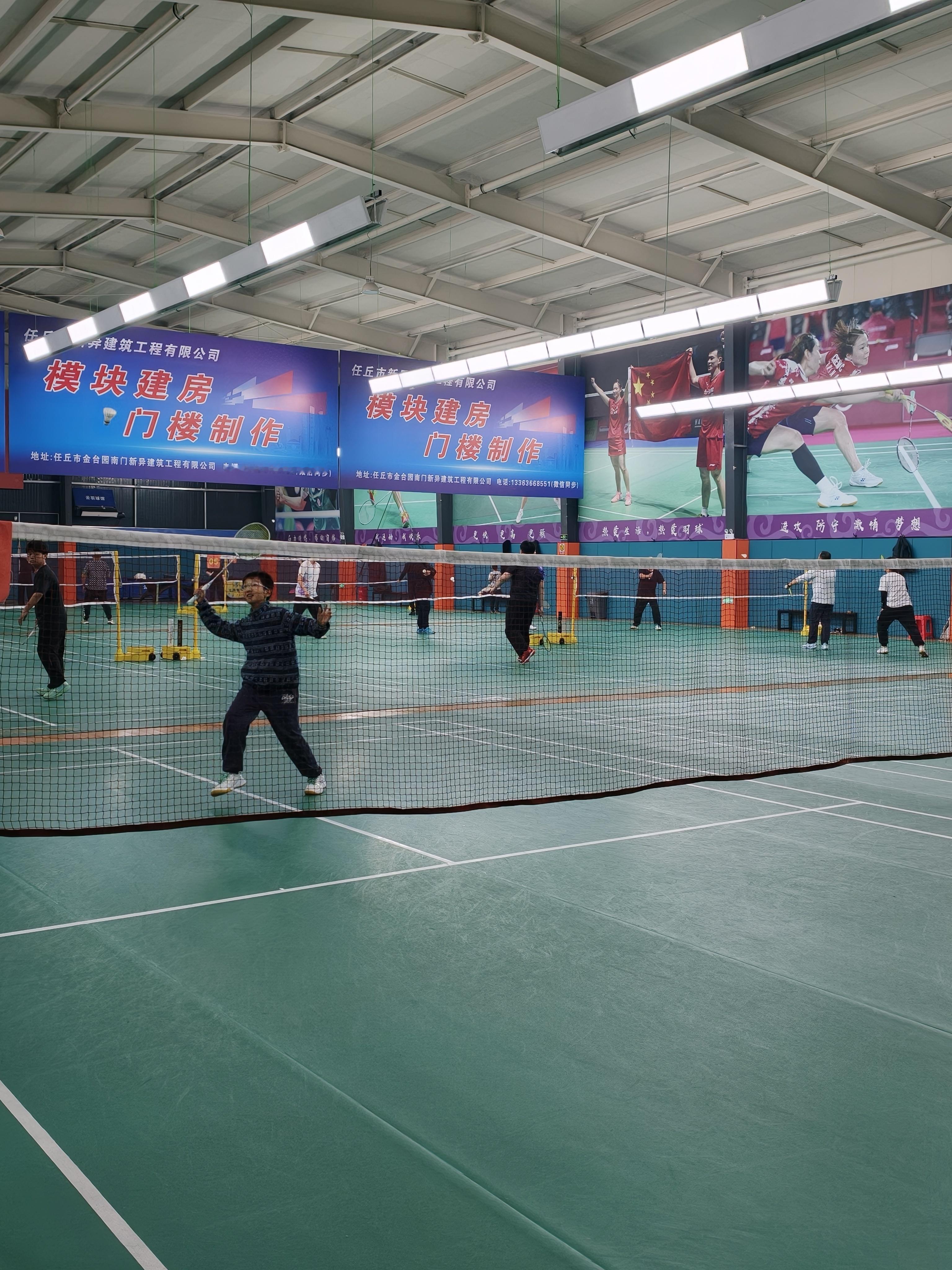 昨天晚上陪打羽毛球现在胳膊有点不得劲。。。