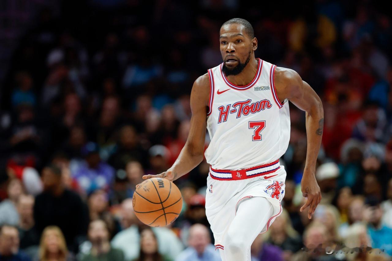 杜兰特遭受到了新一轮的炮轰！甚至由于他在季后赛G2的表现，还让他获得了一个最怪异