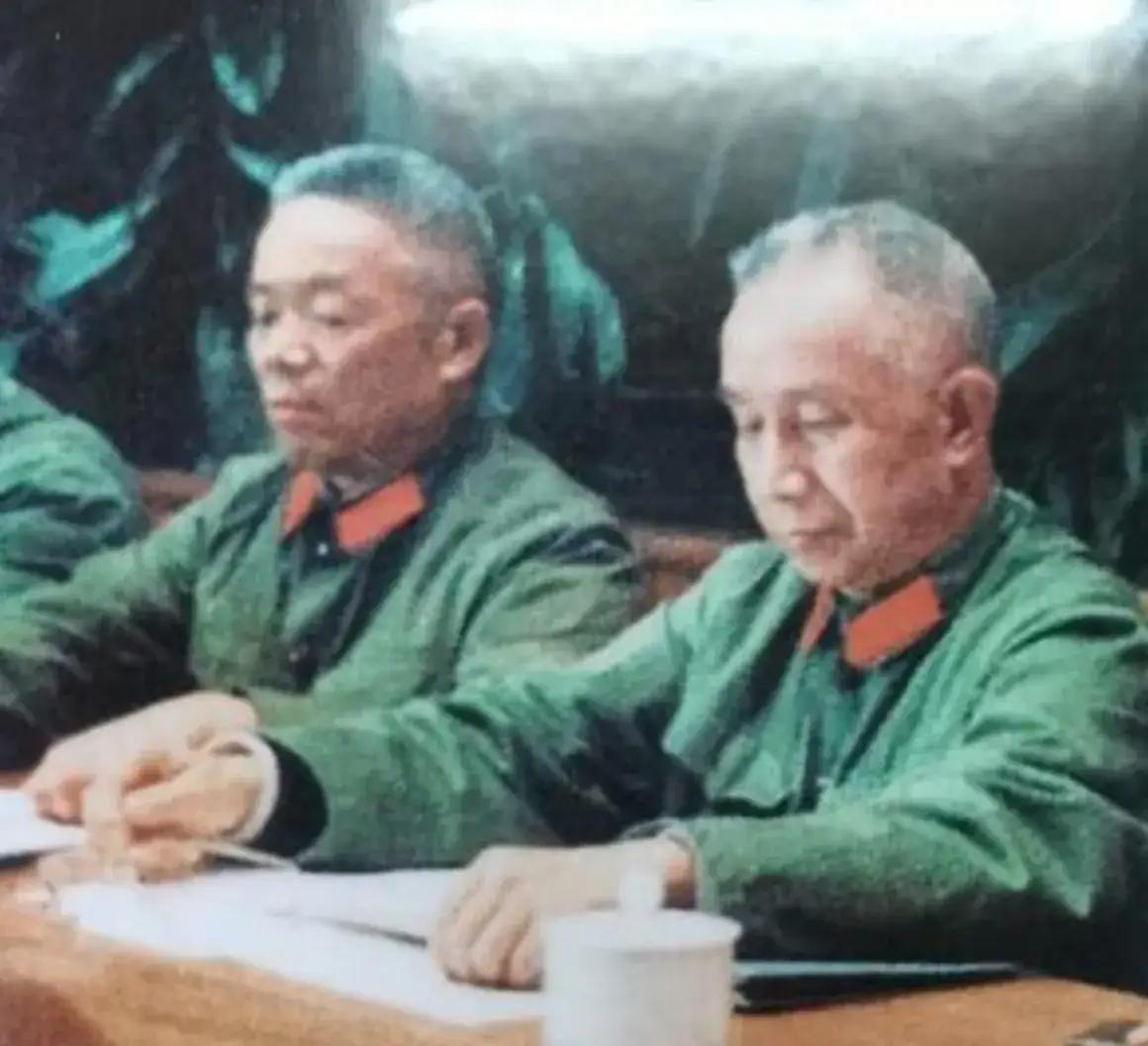 最能打上将与大将的合影，很难得。我军开国将帅中，他俩不仅最擅打神仙仗，还是作战风