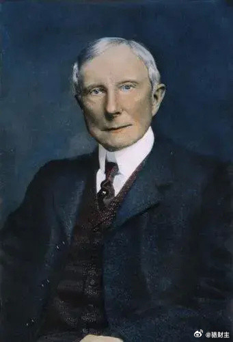 洛克菲勒名言语录：1，谋事，找手头宽裕的人；做事，找手头拮据的人。2、家里从商从