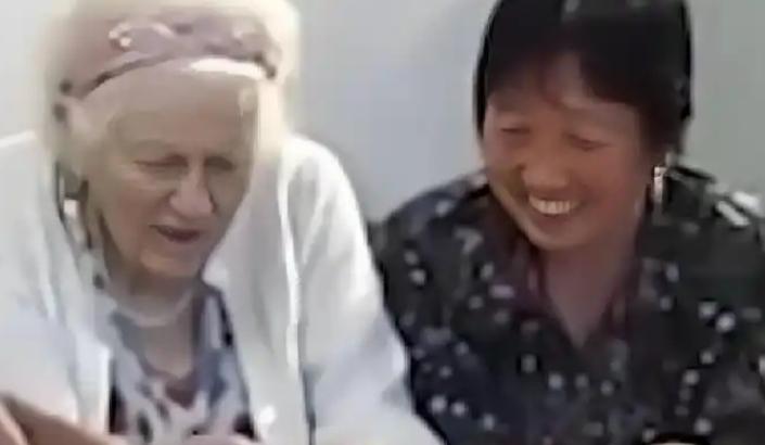 1999年，82岁的美国老人牧琳爱卖掉了美国波士顿的别墅、后院山林和代步汽车，将