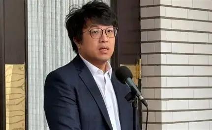 沈伯洋阵营宣称现已有3万人参加造势，亲民党前发言人高喊“橘子绿了”一场台北