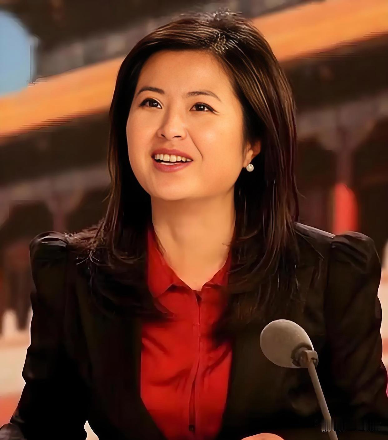 42岁的央视主持人张泉灵辞去工作后，趁着60岁的丈夫不注意，带着存款147万，前