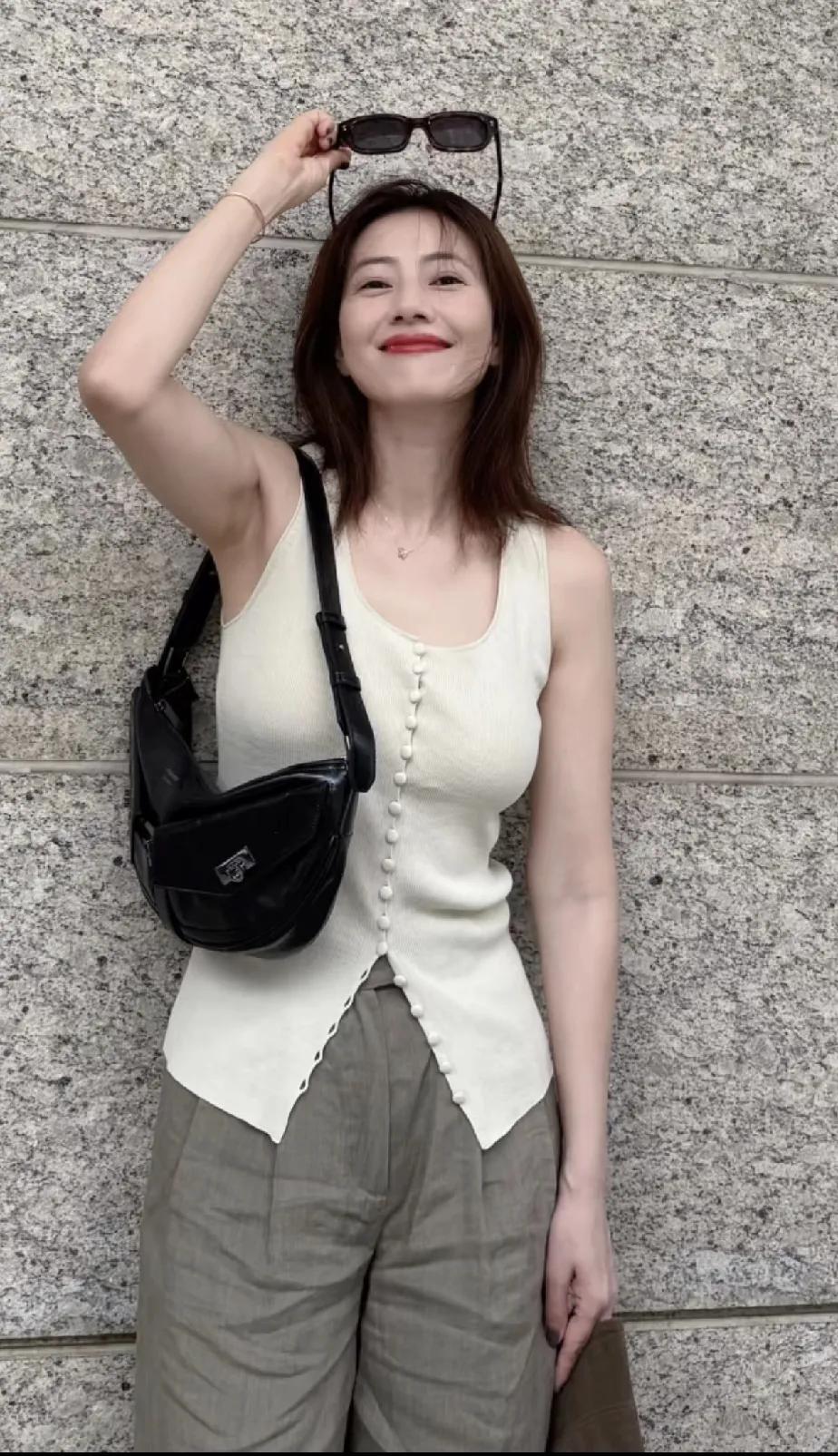 高圆圆，内娱唯一一个正面和背面照都完美的女星。