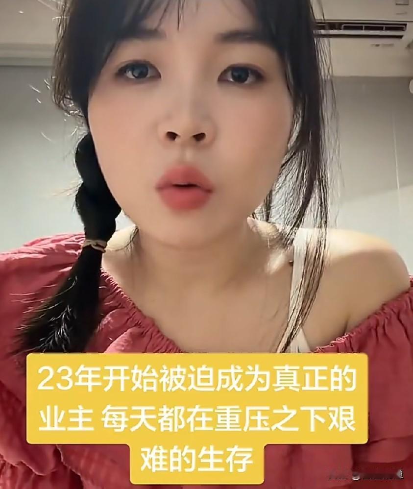 全网帮她@前男友，连外国网友都惊动了。就差在推特上发定位了：快来接你的债。网友：