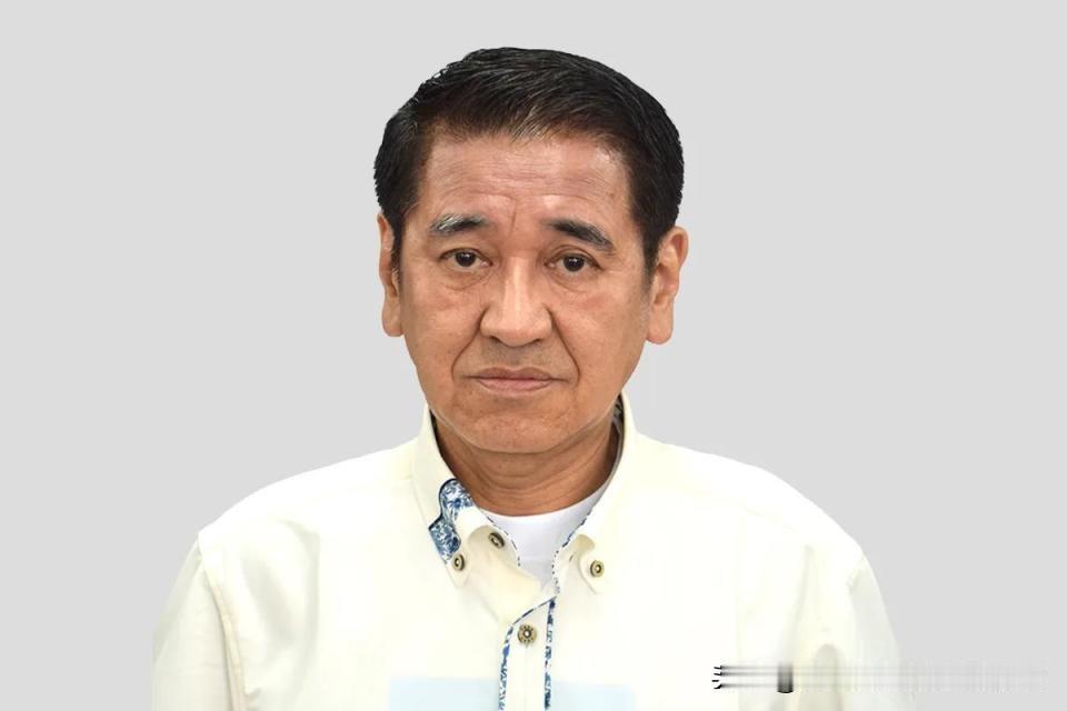 74岁老翁提出“四方条约”，让日本政坛坐立不安！8月4日，74岁的屋良朝助宣