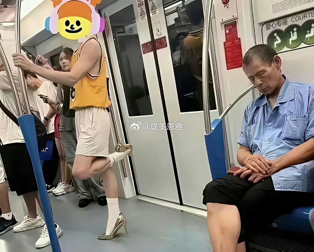 地铁上看到的一幕，如果是你孩子该怎么办？