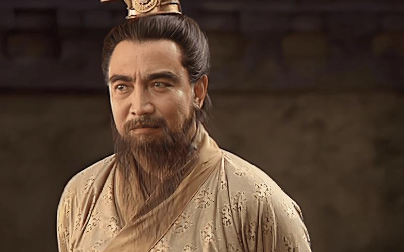 一个让大将军，一个拒太尉！曹操袁绍格局，在此一战定高下建安元年，曹操把汉献